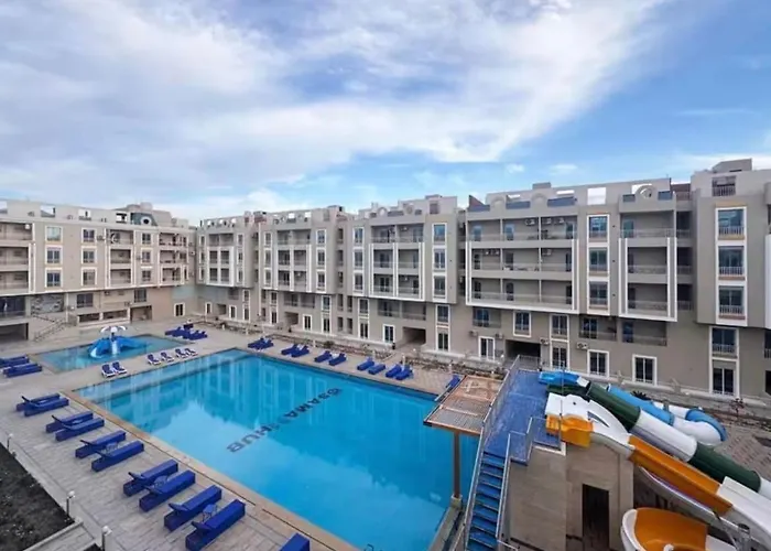 Luxury Poolside Escape 2br Ground Floor *