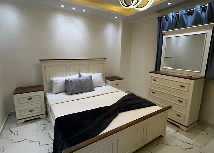 Apartment Luxury Poolside Escape 2br Ground Floor